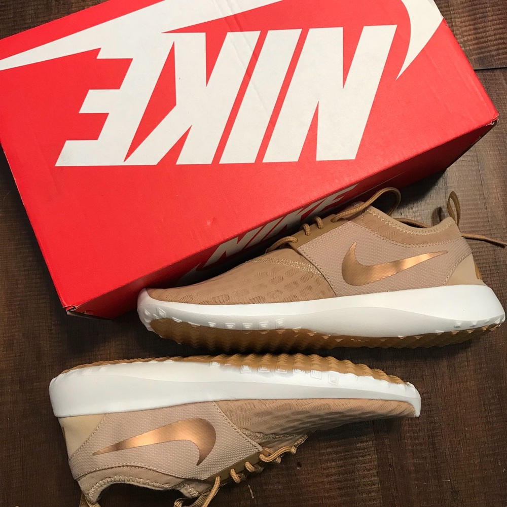 🤩 NEW 🤩 Women’s Nike Shoe